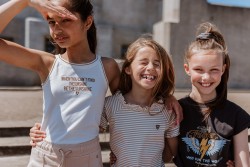 NO WAY MONDAY CLOTHING